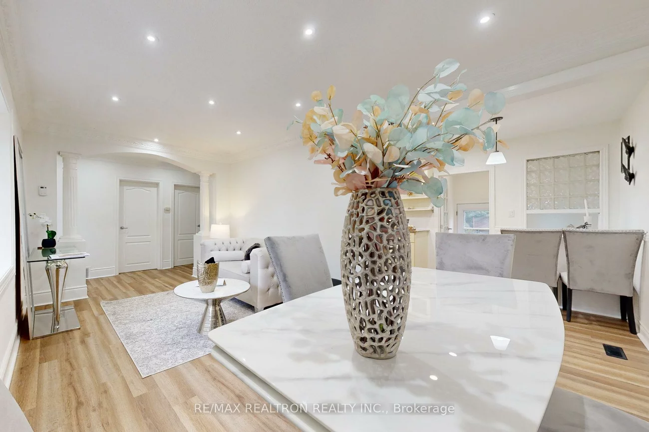 56, Don Mor, Central Newmarket, Newmarket