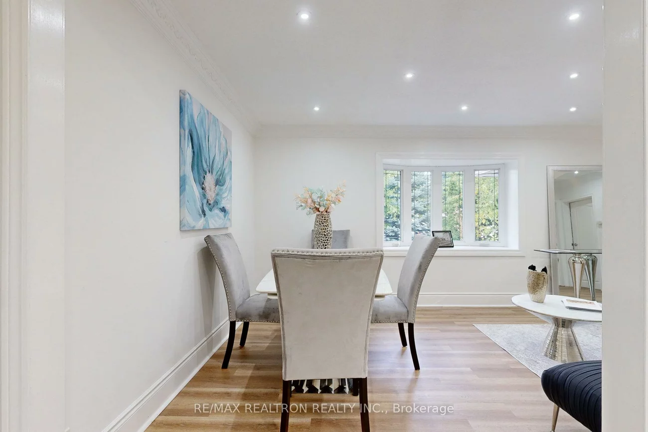 56, Don Mor, Central Newmarket, Newmarket