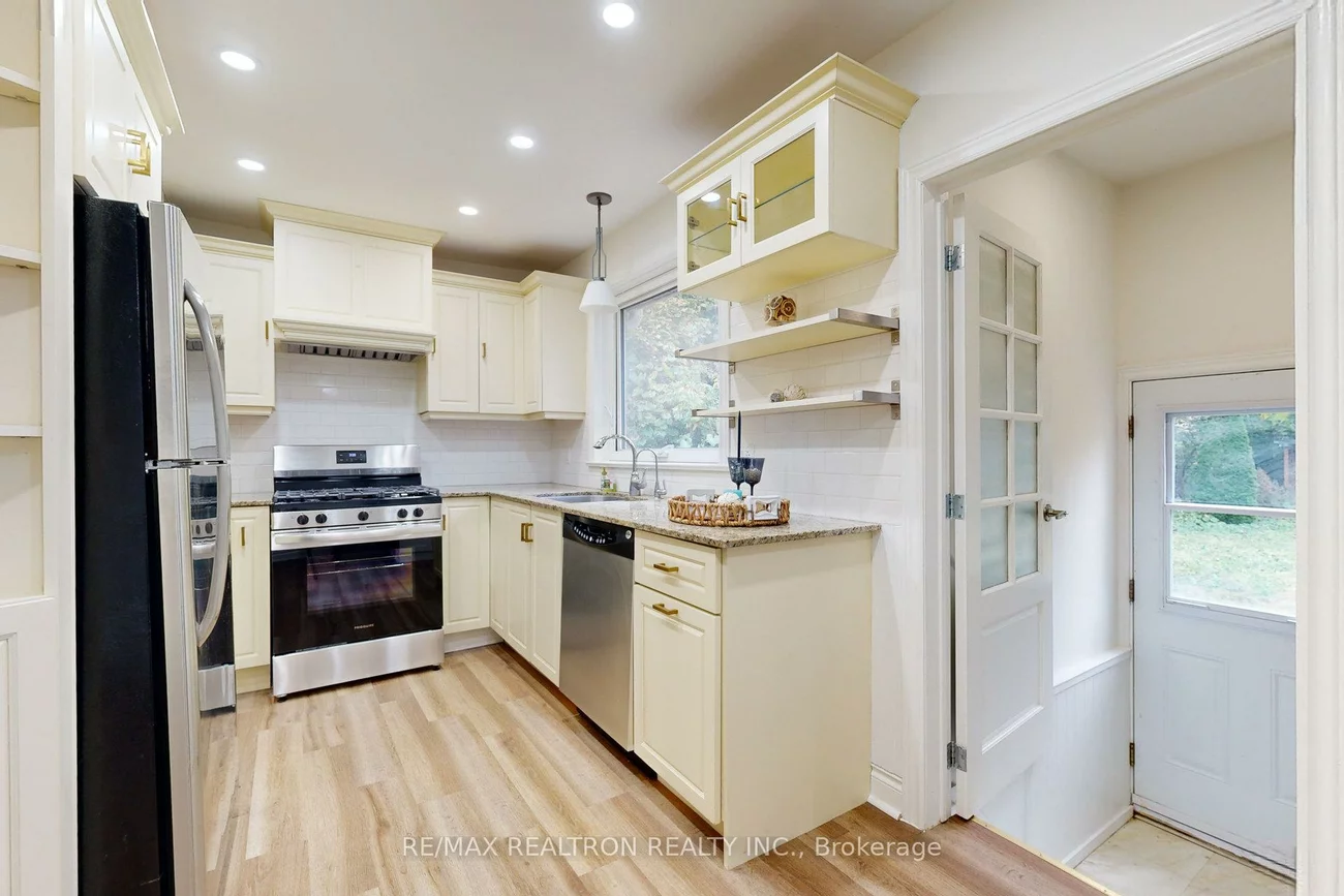 56, Don Mor, Central Newmarket, Newmarket