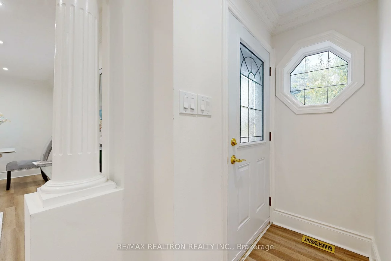 56, Don Mor, Central Newmarket, Newmarket