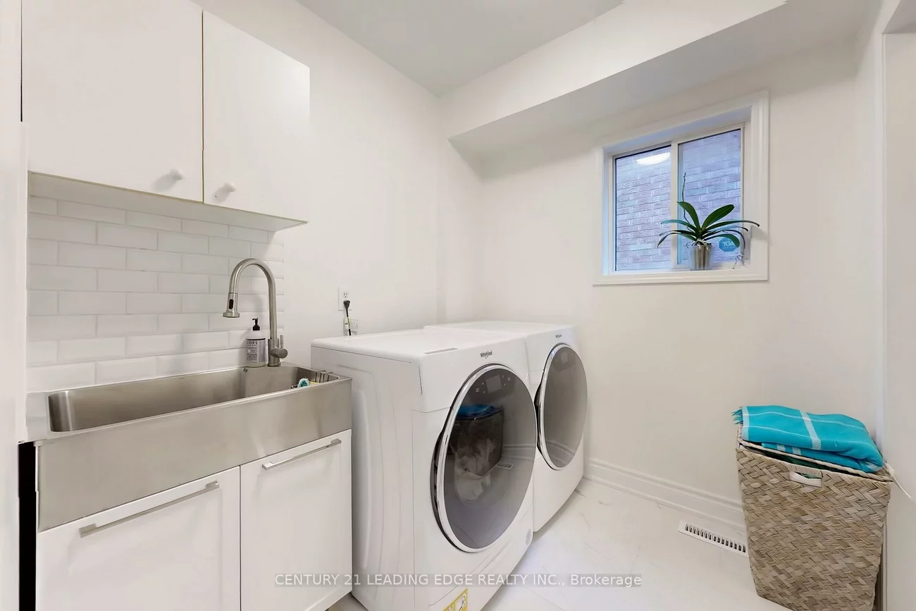 851, Hilton, Stonehaven-Wyndham, Newmarket