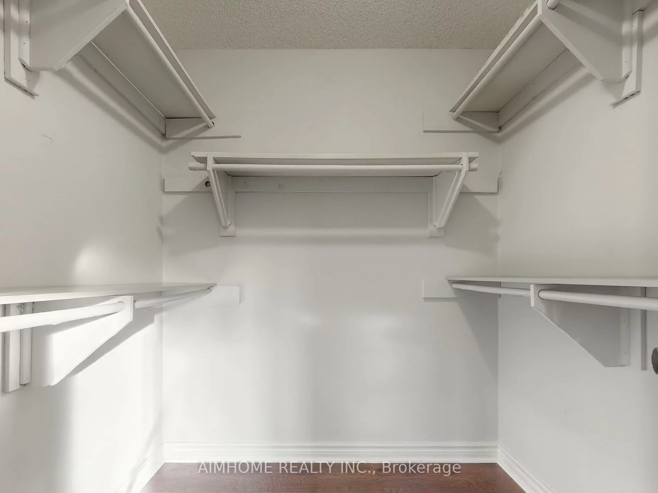 207, Kensit, Armitage, Newmarket