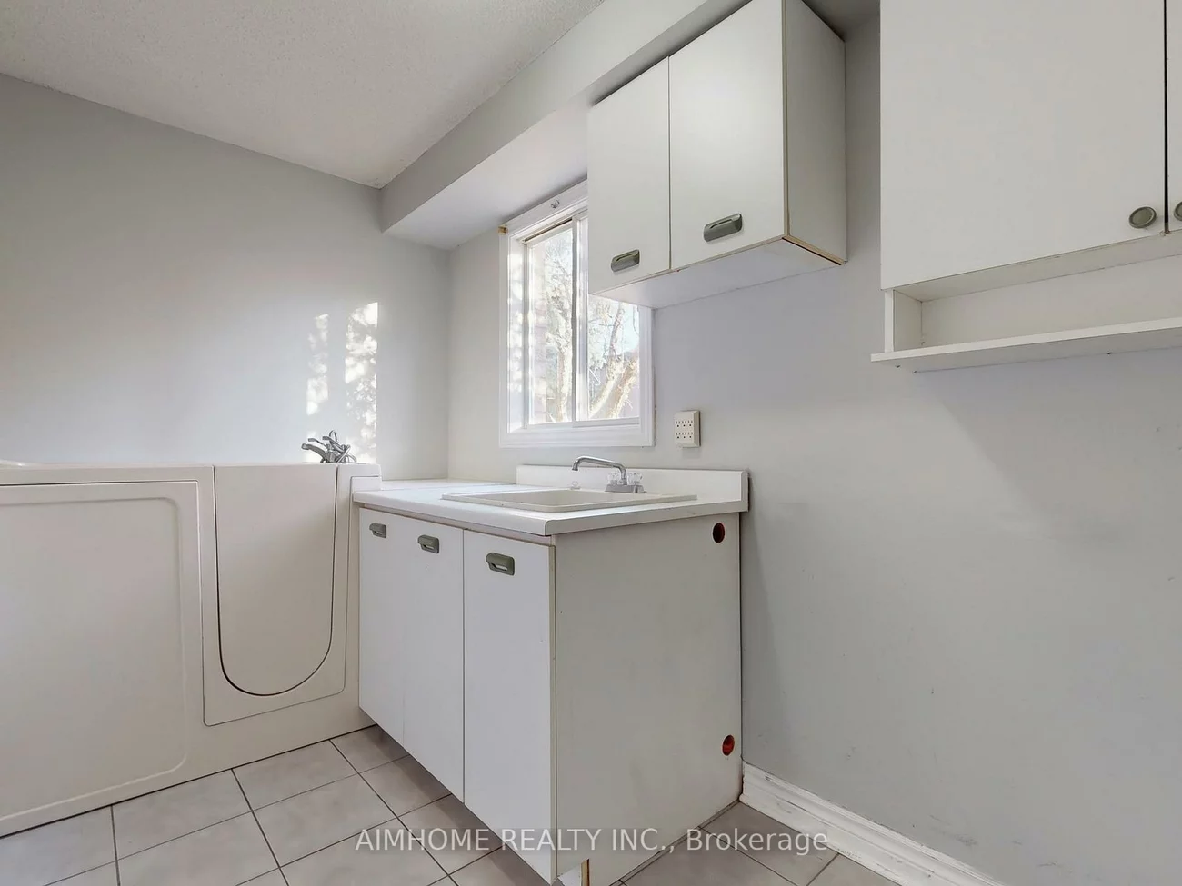 207, Kensit, Armitage, Newmarket