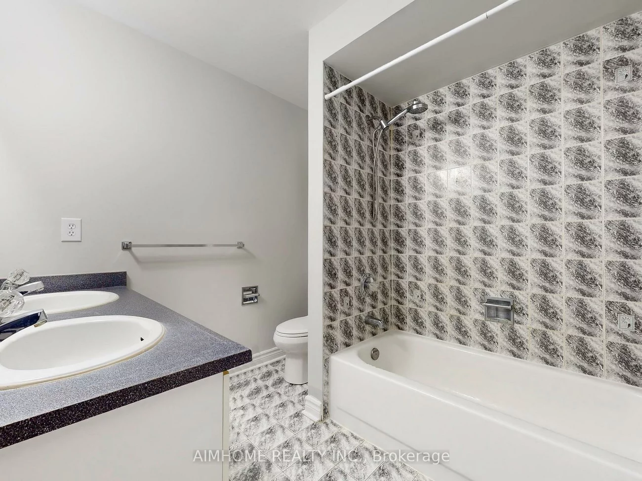 207, Kensit, Armitage, Newmarket