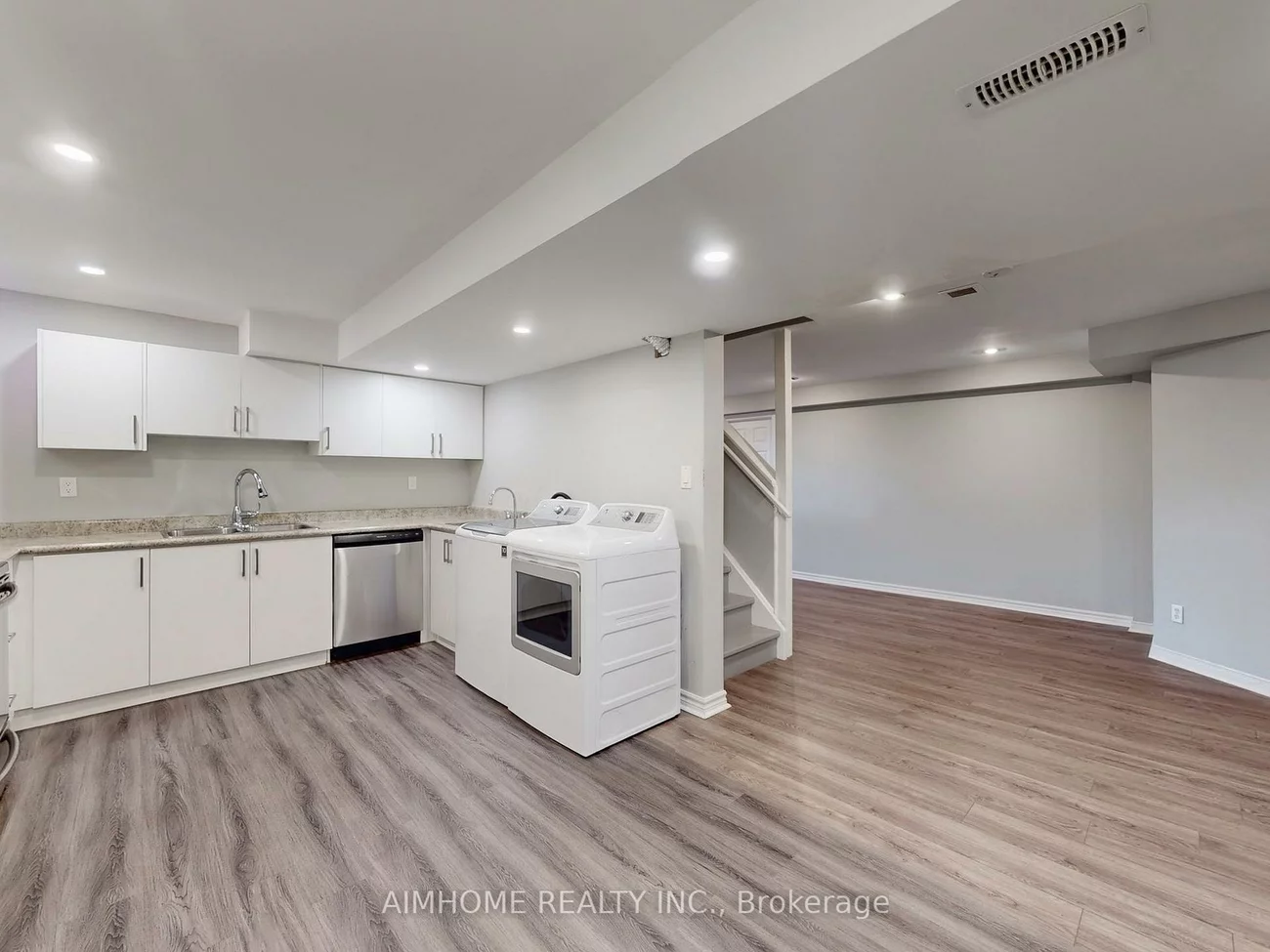 207, Kensit, Armitage, Newmarket