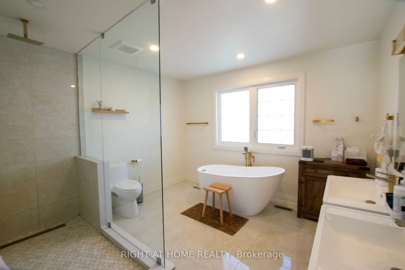 832, Leslie Valley, Huron Heights-Leslie Valley, Newmarket