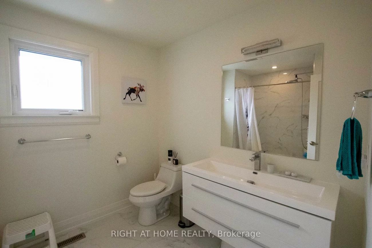 832, Leslie Valley, Huron Heights-Leslie Valley, Newmarket