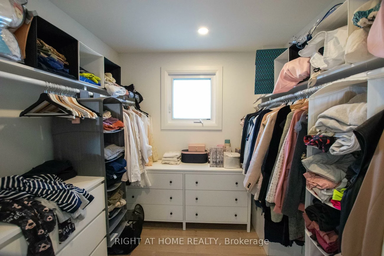 832, Leslie Valley, Huron Heights-Leslie Valley, Newmarket