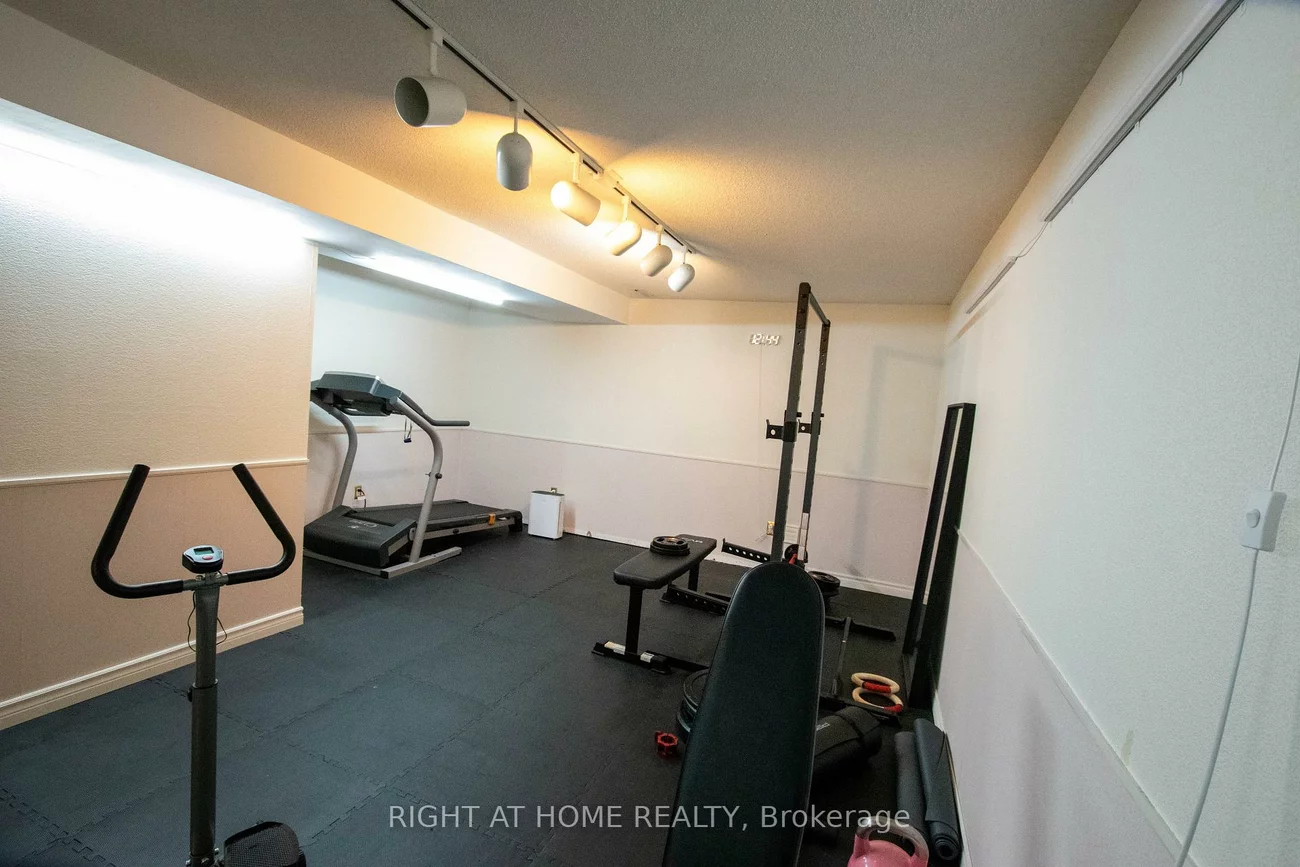 832, Leslie Valley, Huron Heights-Leslie Valley, Newmarket