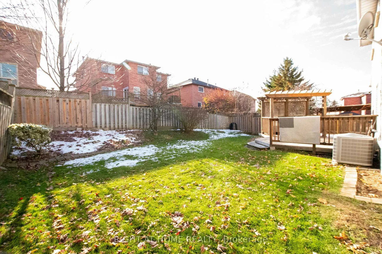 832, Leslie Valley, Huron Heights-Leslie Valley, Newmarket