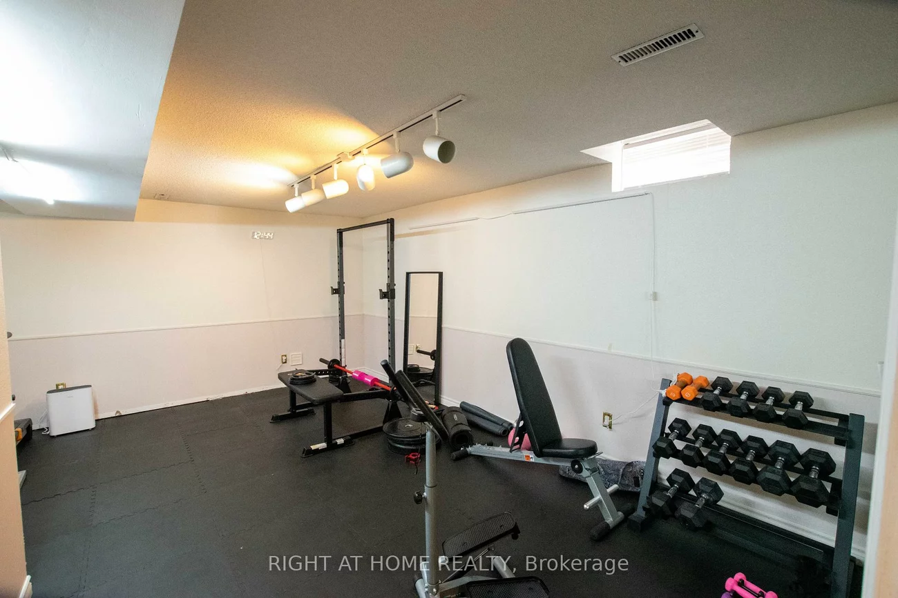 832, Leslie Valley, Huron Heights-Leslie Valley, Newmarket