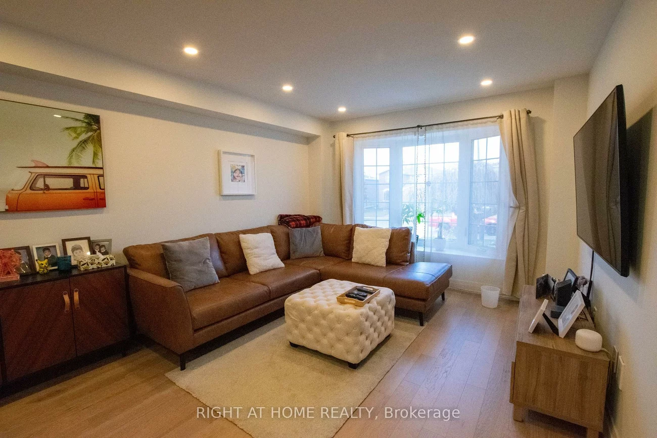 832, Leslie Valley, Huron Heights-Leslie Valley, Newmarket