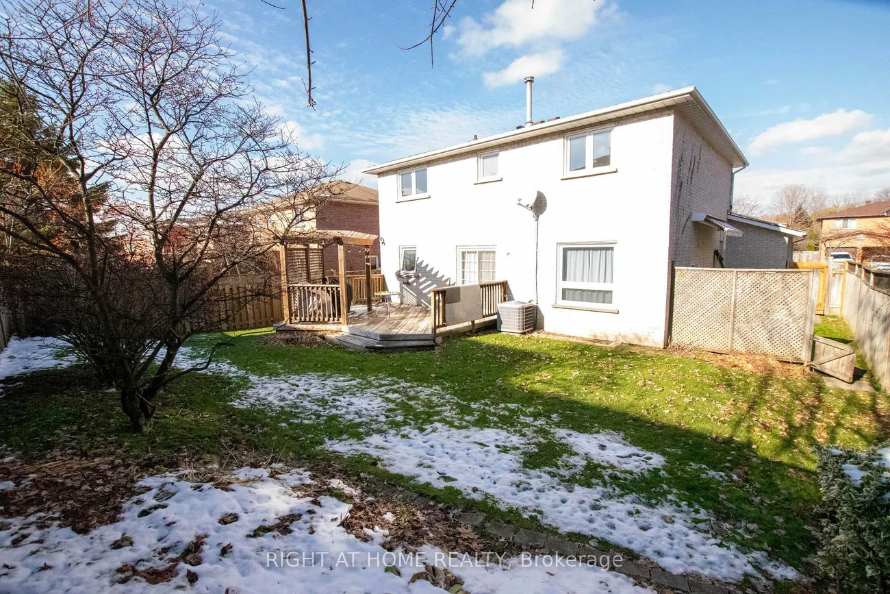 832, Leslie Valley, Huron Heights-Leslie Valley, Newmarket