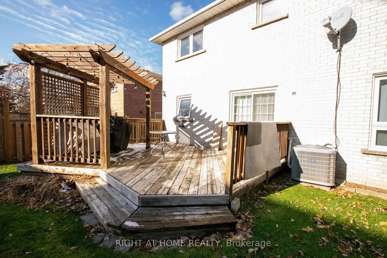 832, Leslie Valley, Huron Heights-Leslie Valley, Newmarket