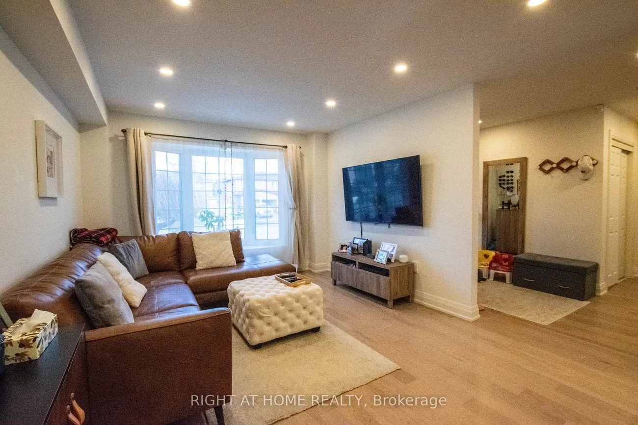 832, Leslie Valley, Huron Heights-Leslie Valley, Newmarket