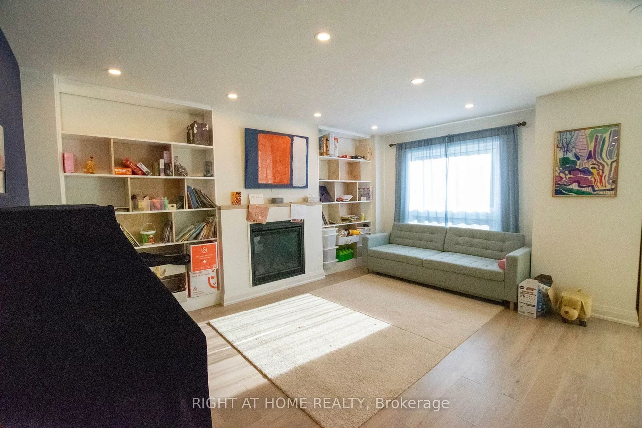 832, Leslie Valley, Huron Heights-Leslie Valley, Newmarket