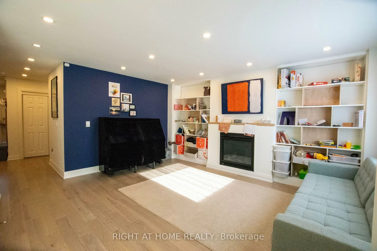 832, Leslie Valley, Huron Heights-Leslie Valley, Newmarket