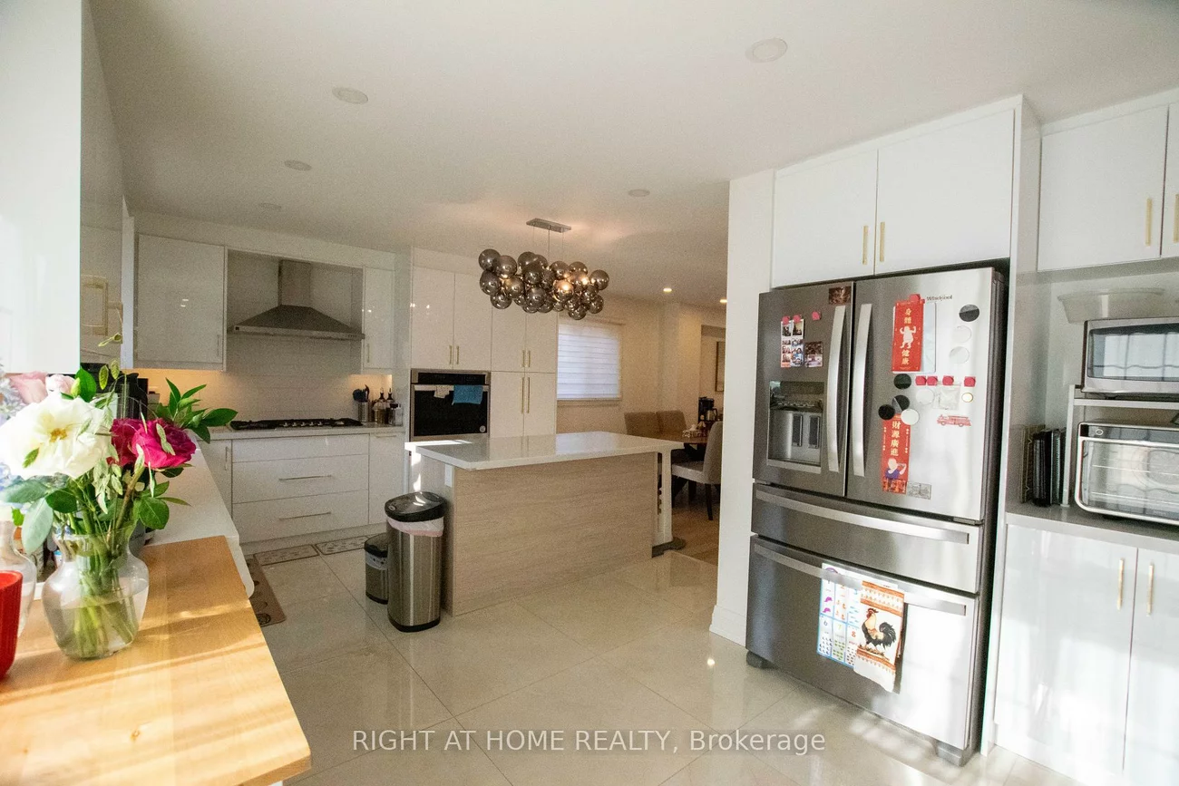 832, Leslie Valley, Huron Heights-Leslie Valley, Newmarket