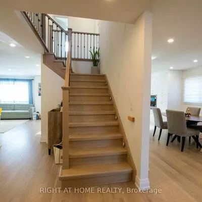 832, Leslie Valley, Huron Heights-Leslie Valley, Newmarket