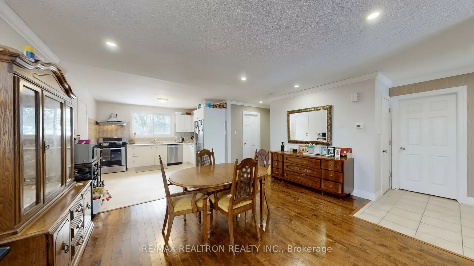 222, Currey, Central Newmarket, Newmarket