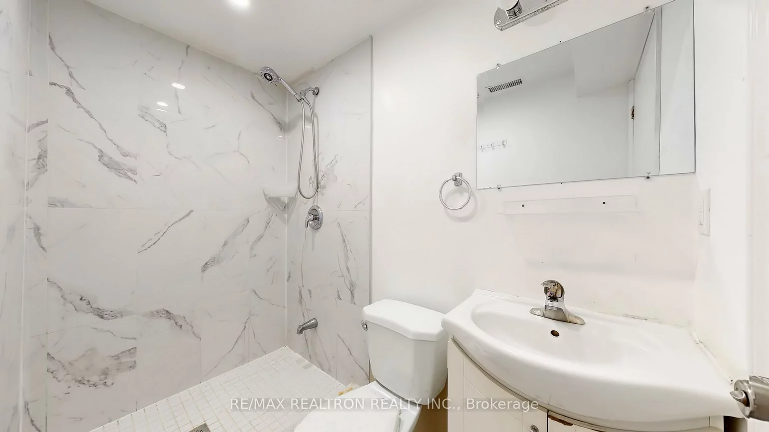 222, Currey, Central Newmarket, Newmarket