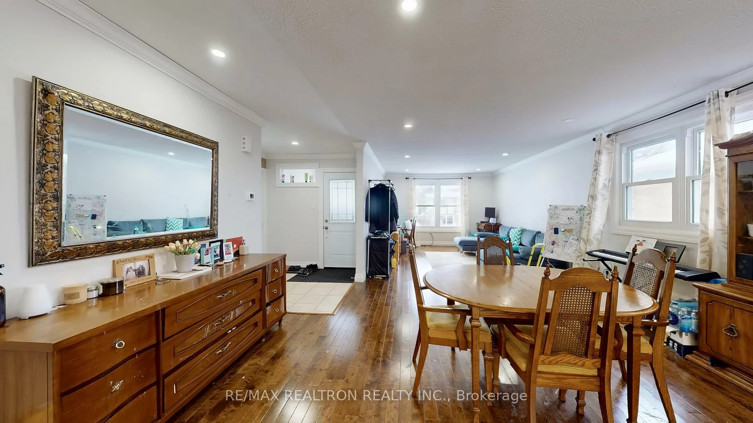 222, Currey, Central Newmarket, Newmarket