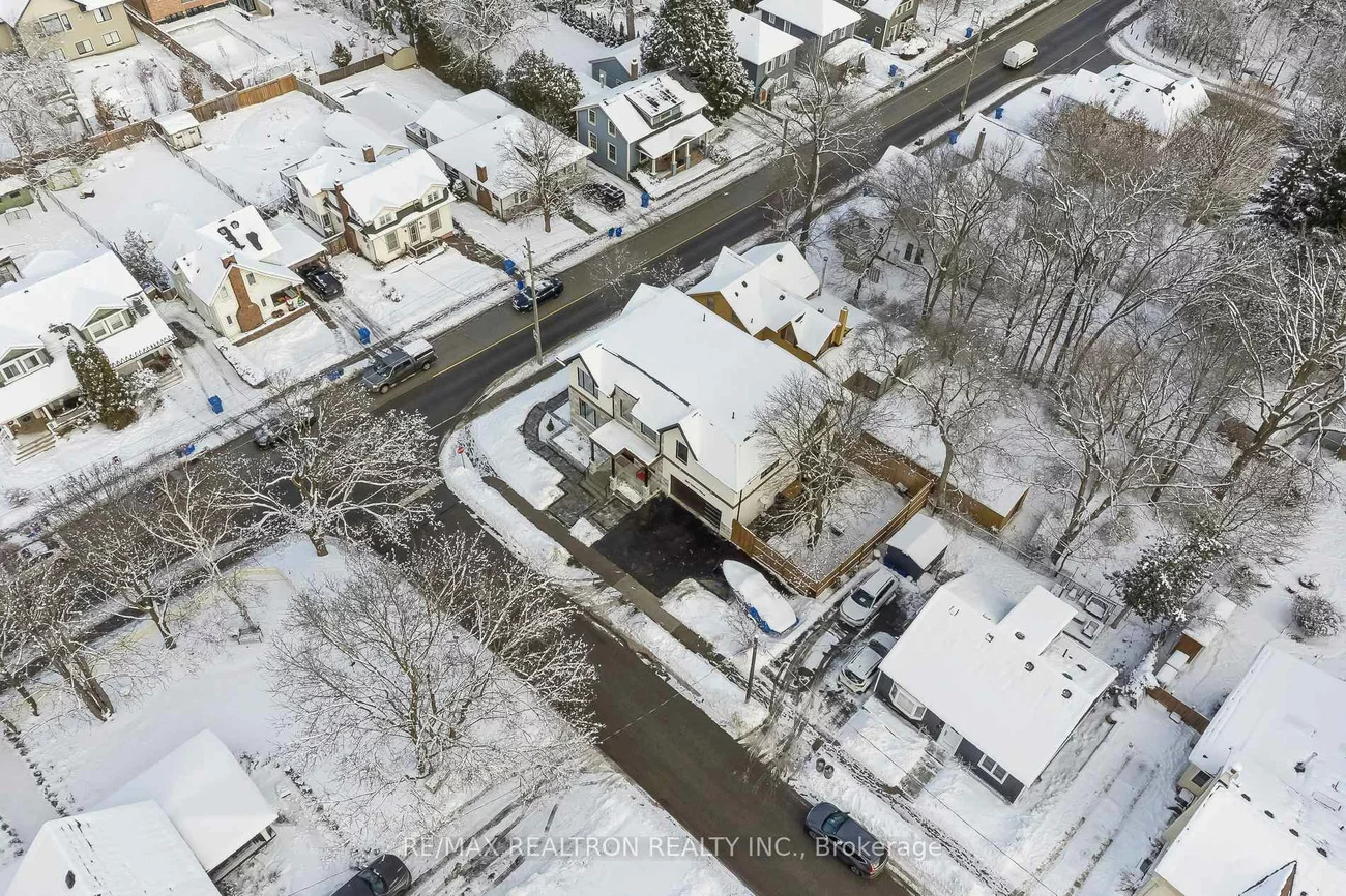 582, Gorham, Gorham-College Manor, Newmarket