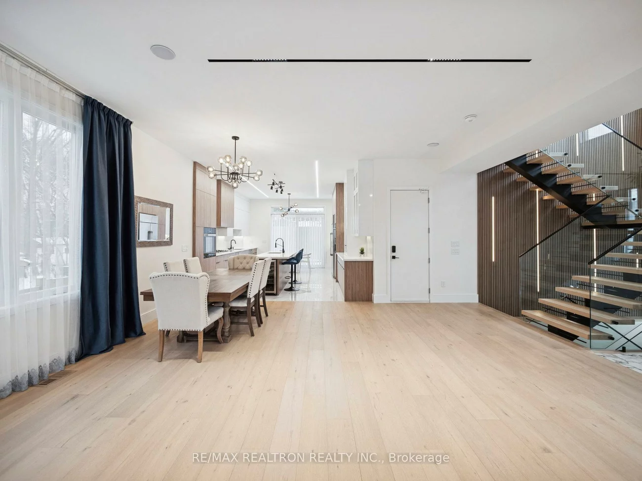 582, Gorham, Gorham-College Manor, Newmarket