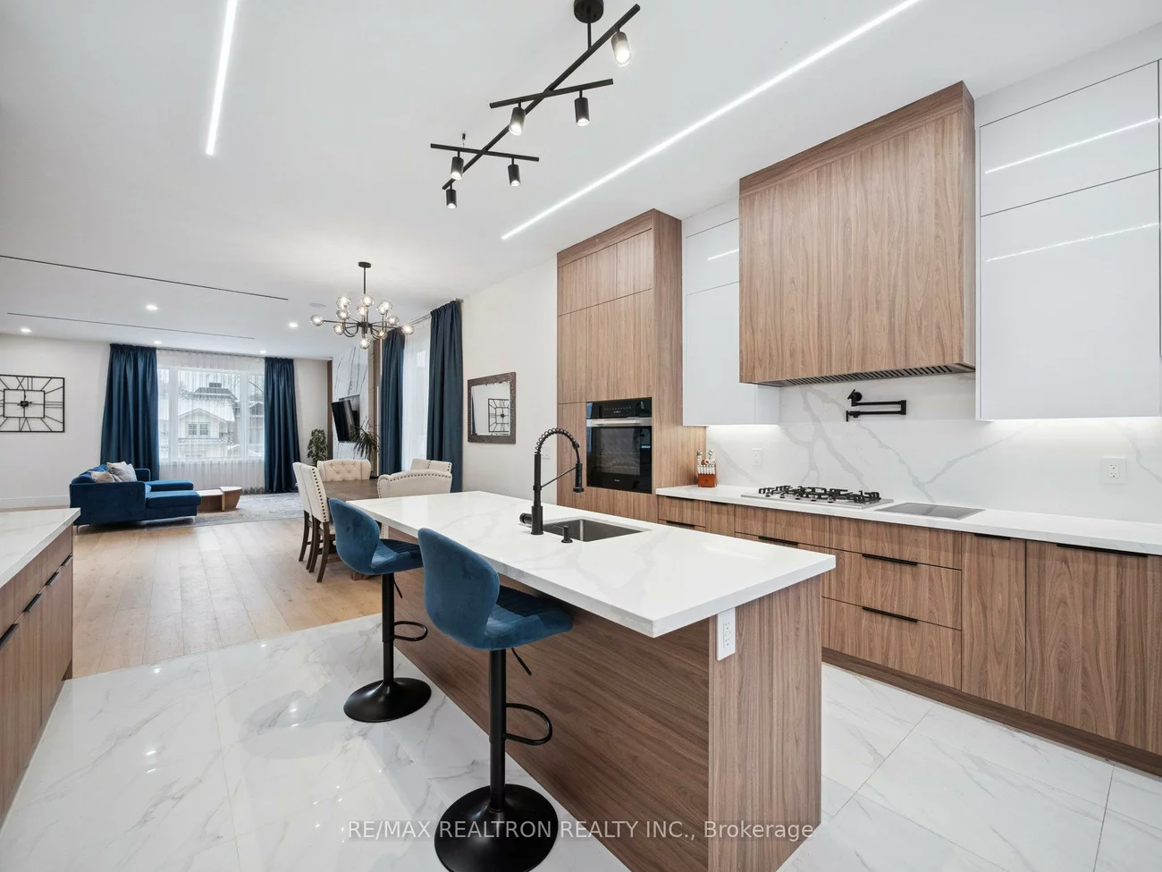 582, Gorham, Gorham-College Manor, Newmarket