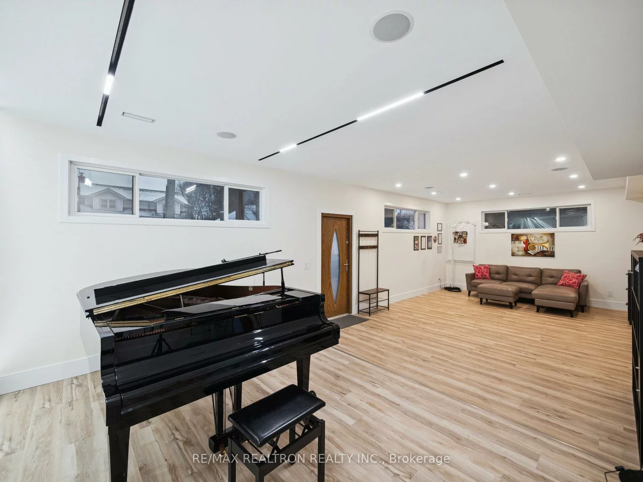 582, Gorham, Gorham-College Manor, Newmarket