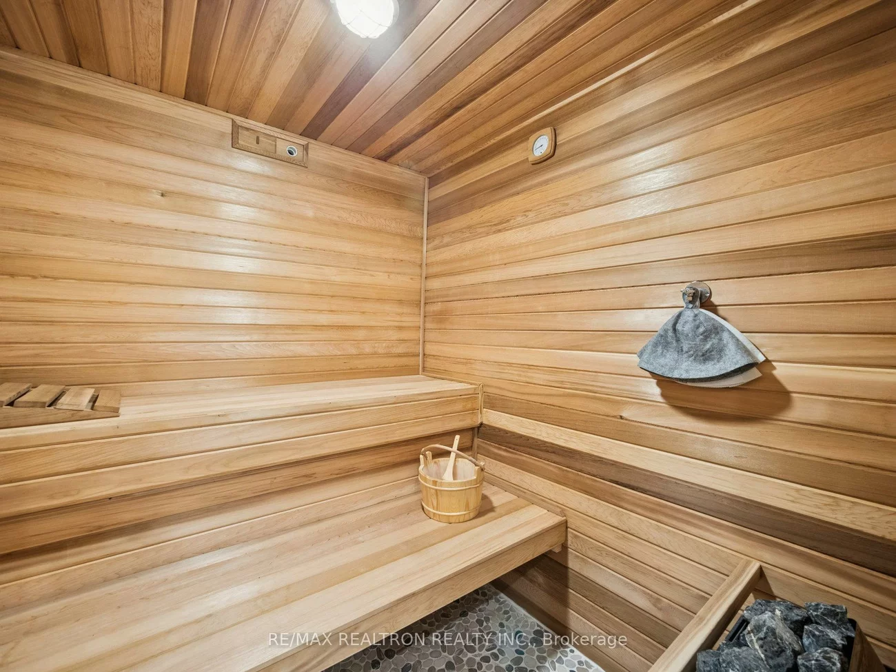 582, Gorham, Gorham-College Manor, Newmarket