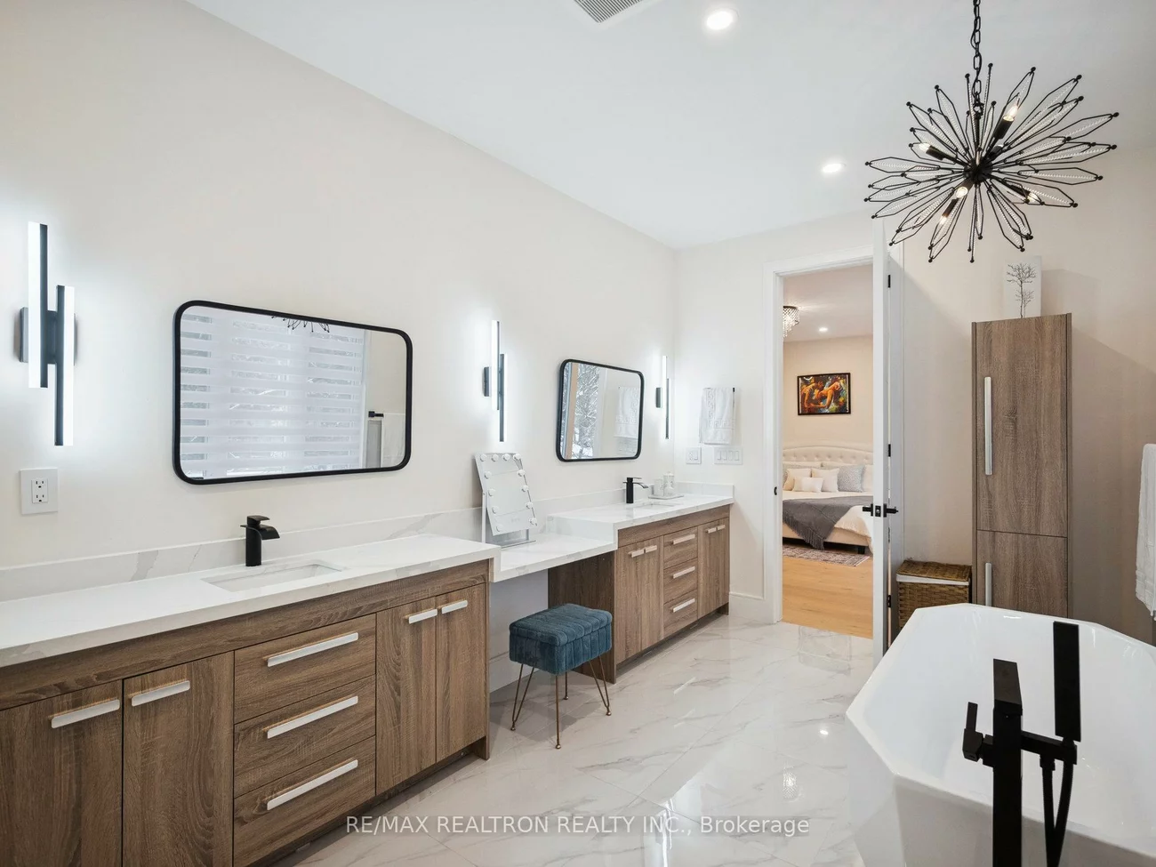 582, Gorham, Gorham-College Manor, Newmarket