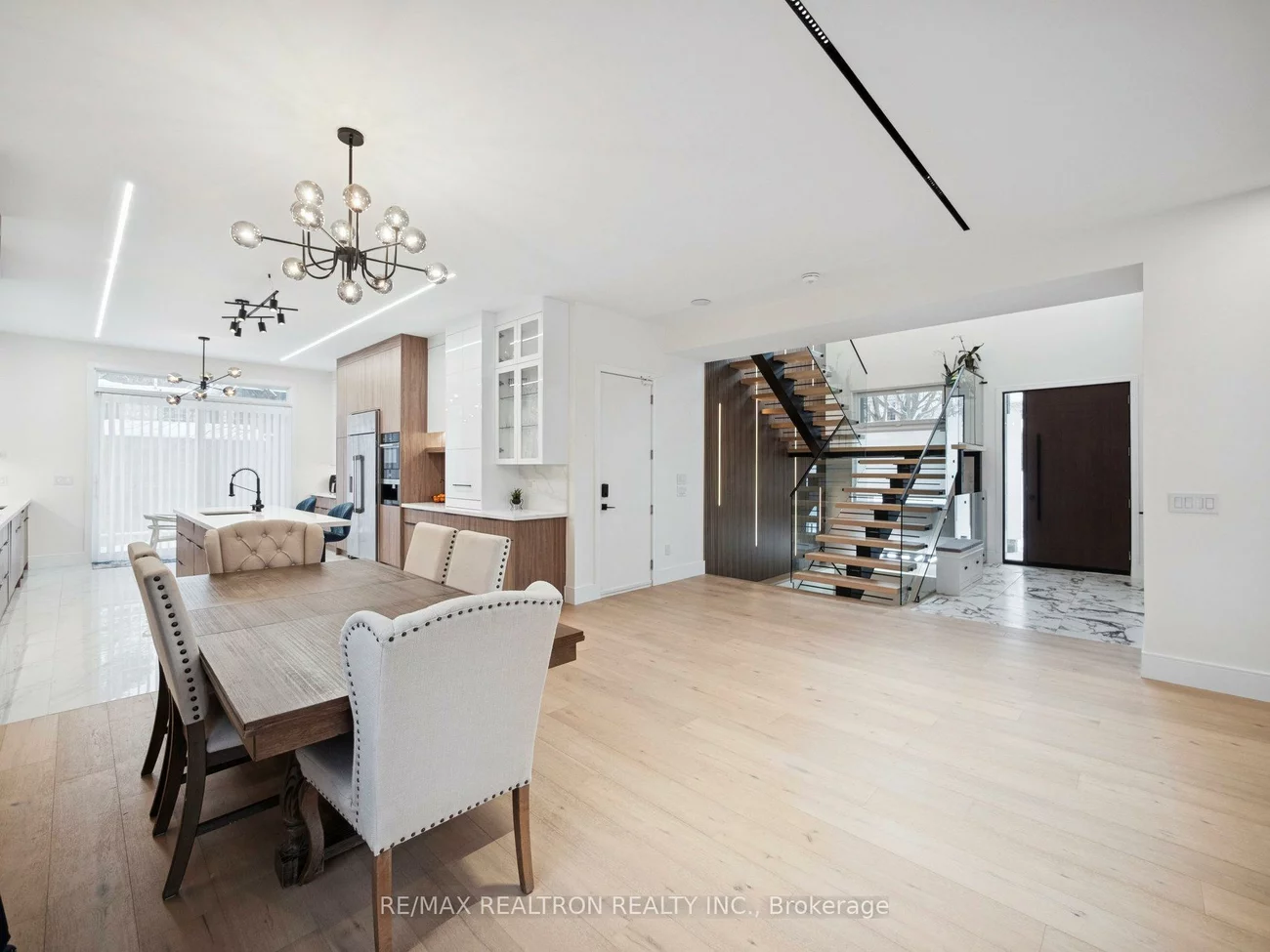 582, Gorham, Gorham-College Manor, Newmarket