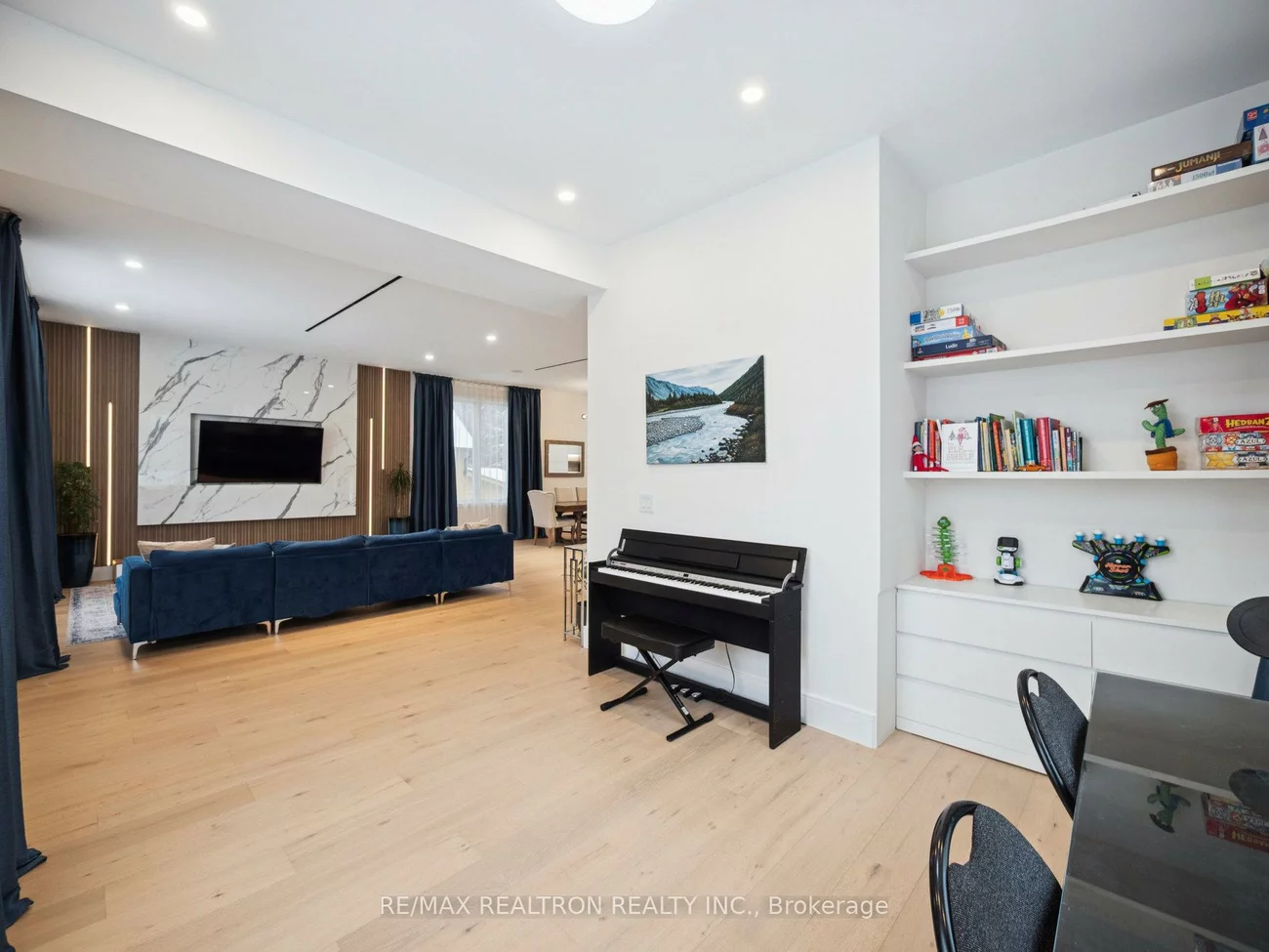 582, Gorham, Gorham-College Manor, Newmarket