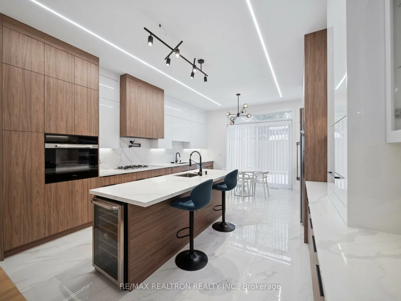 582, Gorham, Gorham-College Manor, Newmarket