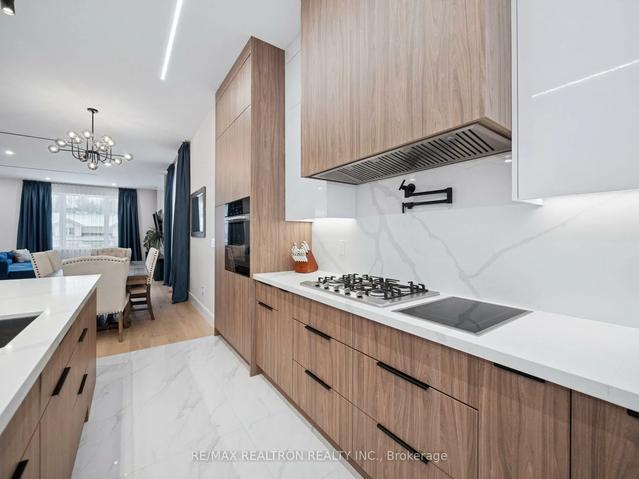 582, Gorham, Gorham-College Manor, Newmarket