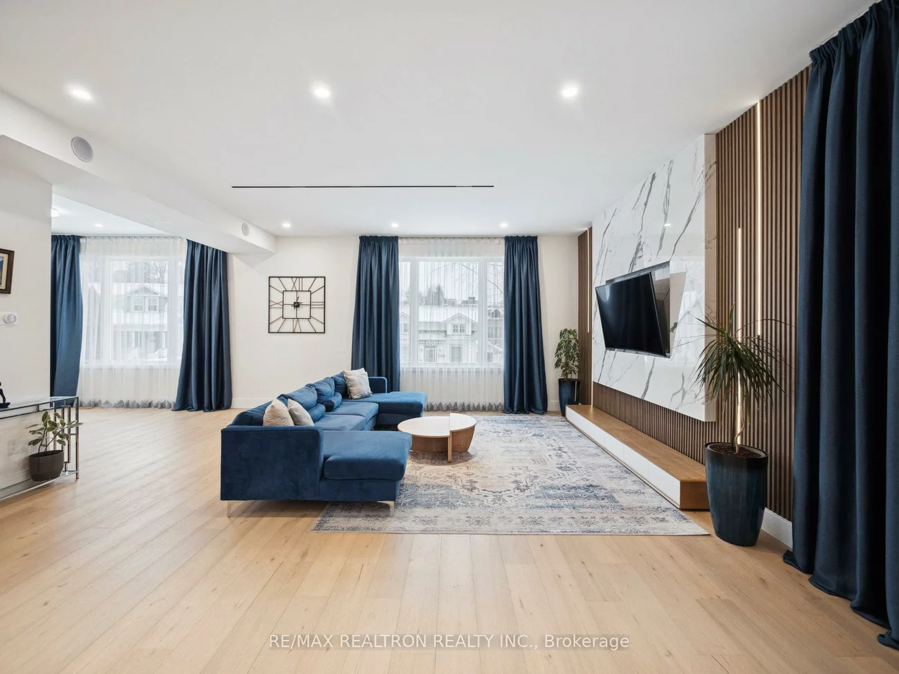 582, Gorham, Gorham-College Manor, Newmarket