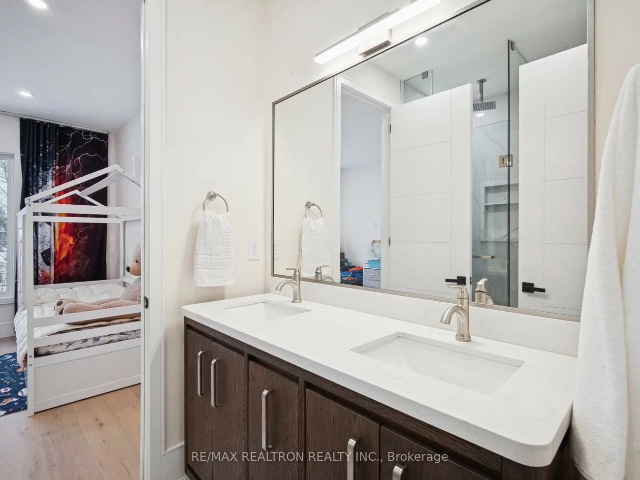 582, Gorham, Gorham-College Manor, Newmarket