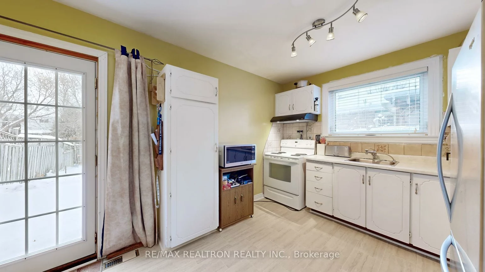 747, Elgin, Huron Heights-Leslie Valley, Newmarket