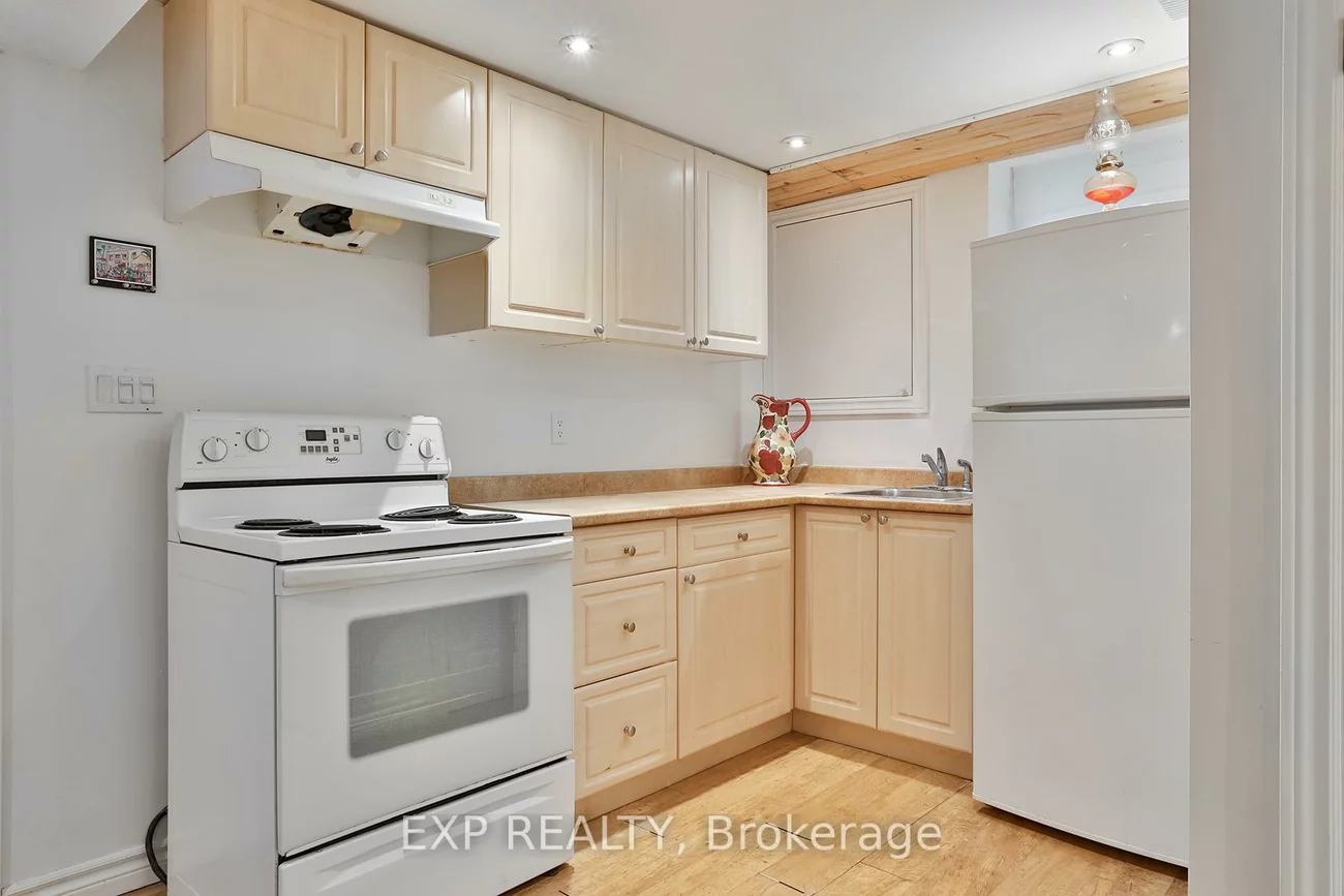 165, Carlson, Gorham-College Manor, Newmarket