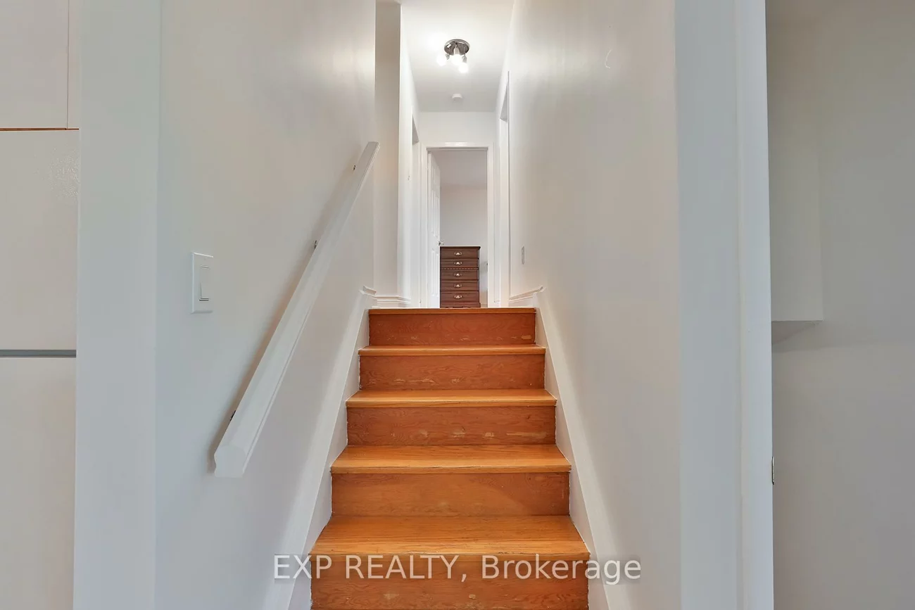 165, Carlson, Gorham-College Manor, Newmarket