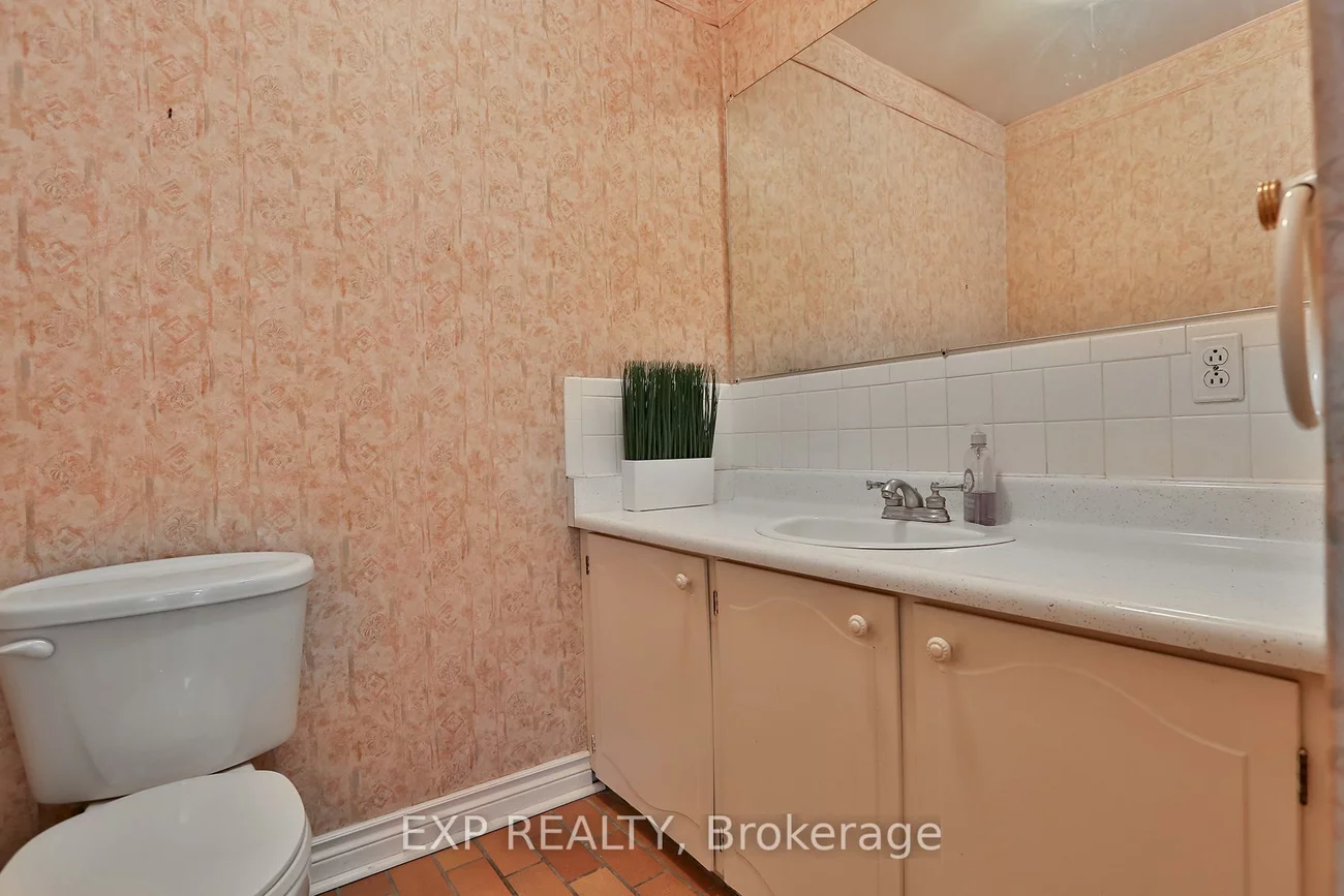 165, Carlson, Gorham-College Manor, Newmarket