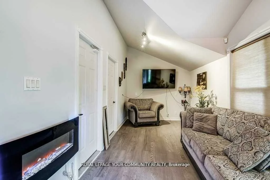 768, Grace, Gorham-College Manor, Newmarket