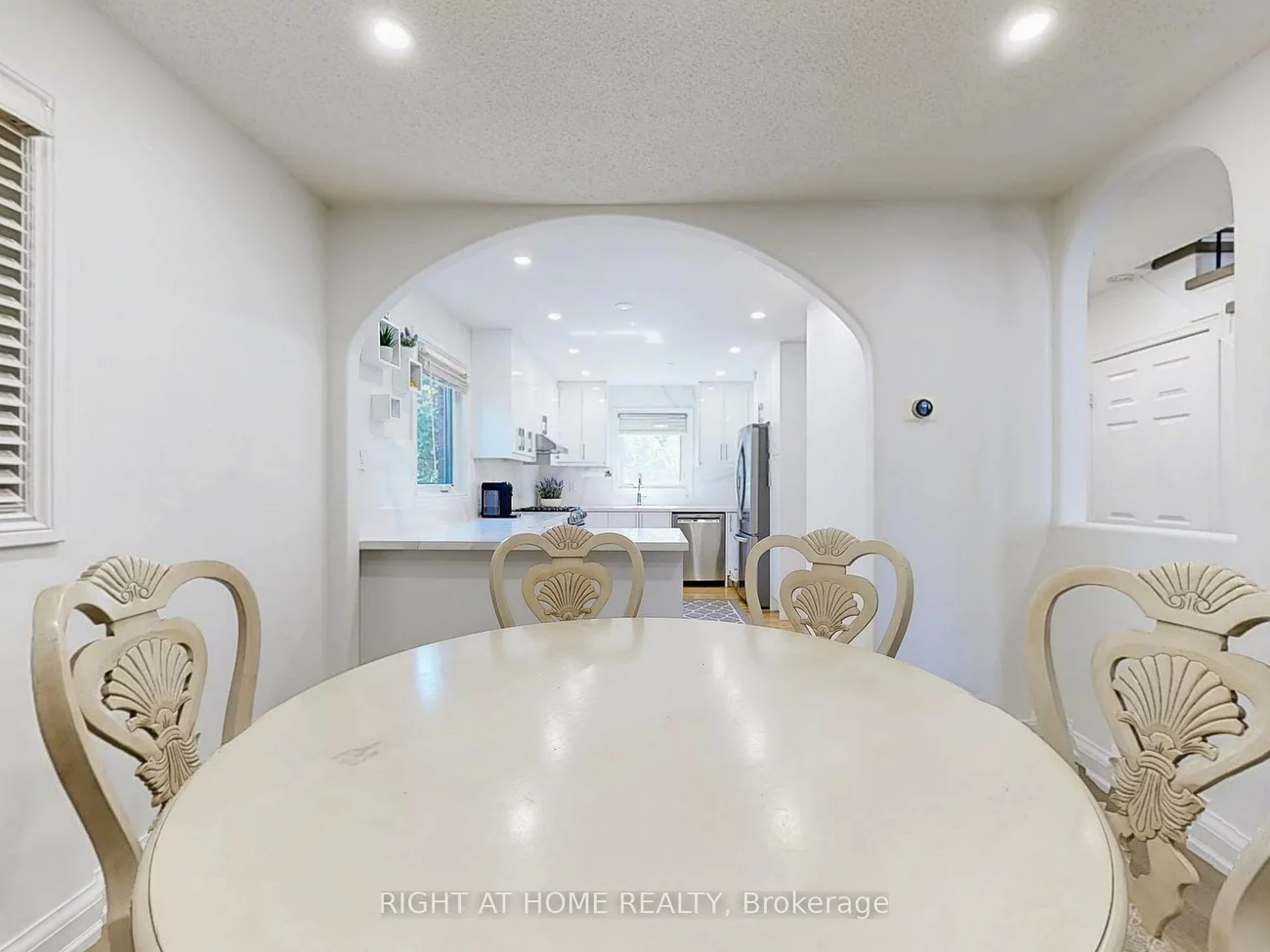 828, Leslie Valley, Huron Heights-Leslie Valley, Newmarket