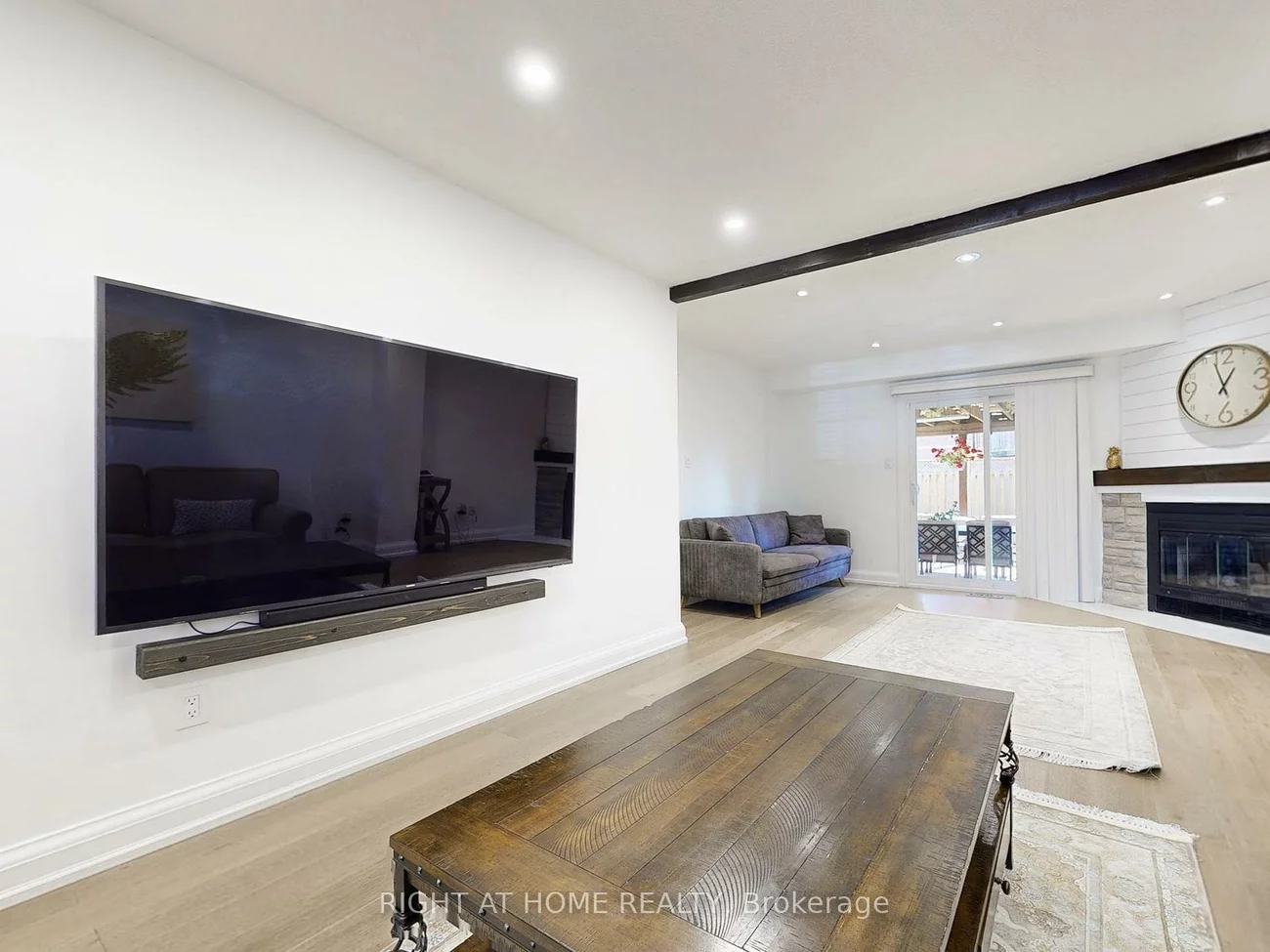 828, Leslie Valley, Huron Heights-Leslie Valley, Newmarket