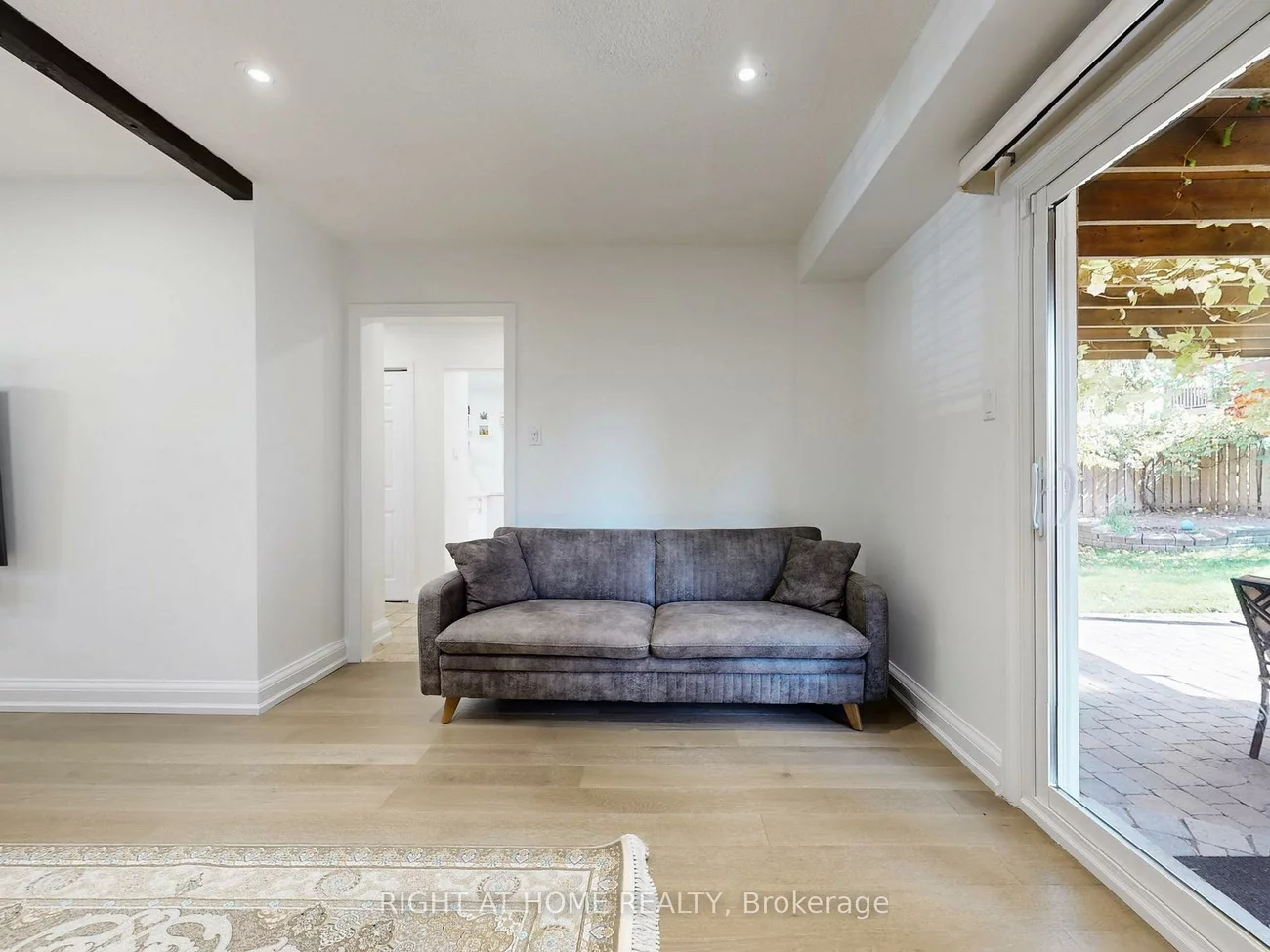 828, Leslie Valley, Huron Heights-Leslie Valley, Newmarket