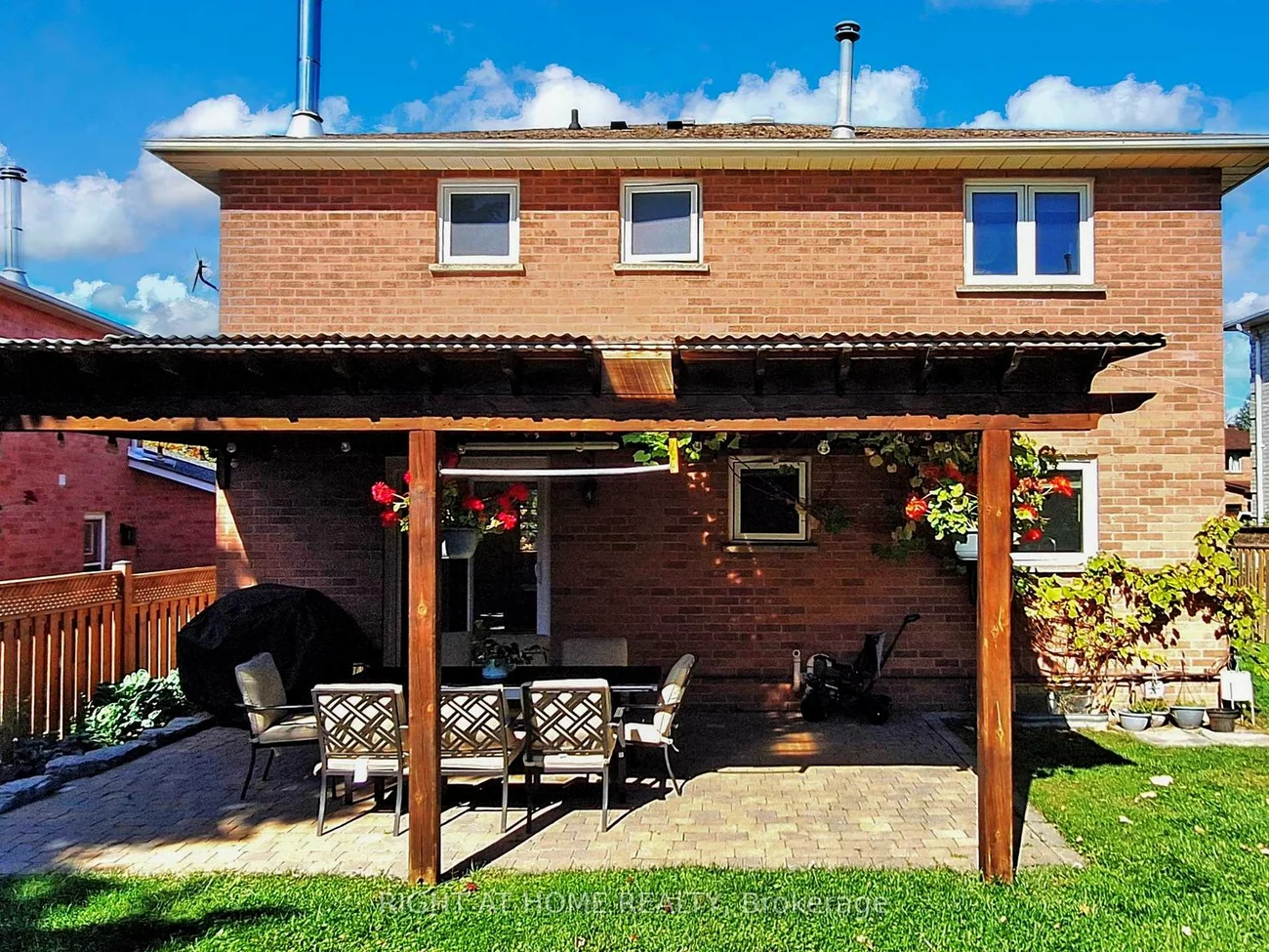 828, Leslie Valley, Huron Heights-Leslie Valley, Newmarket