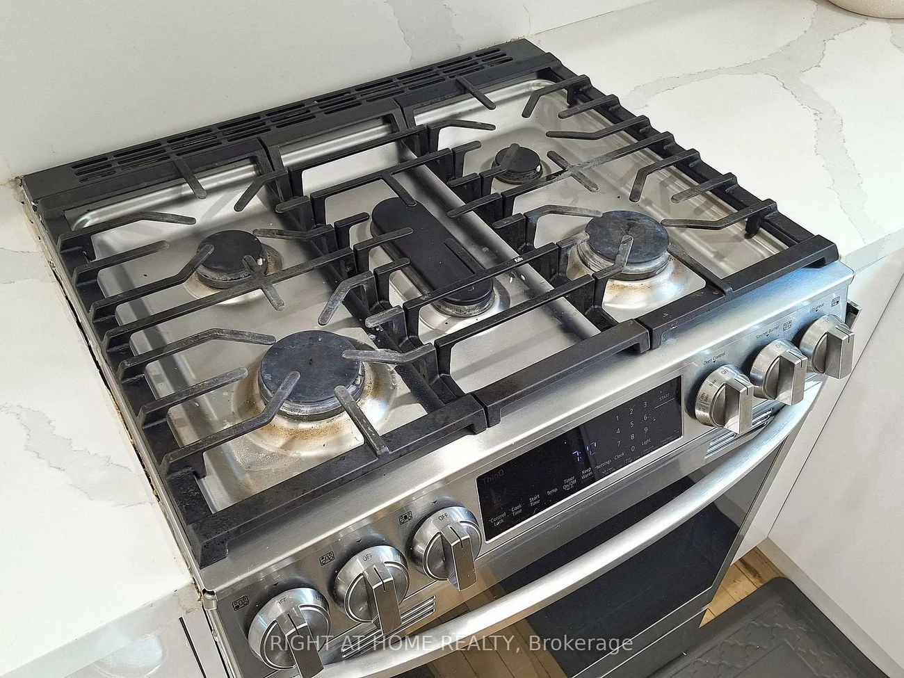 828, Leslie Valley, Huron Heights-Leslie Valley, Newmarket