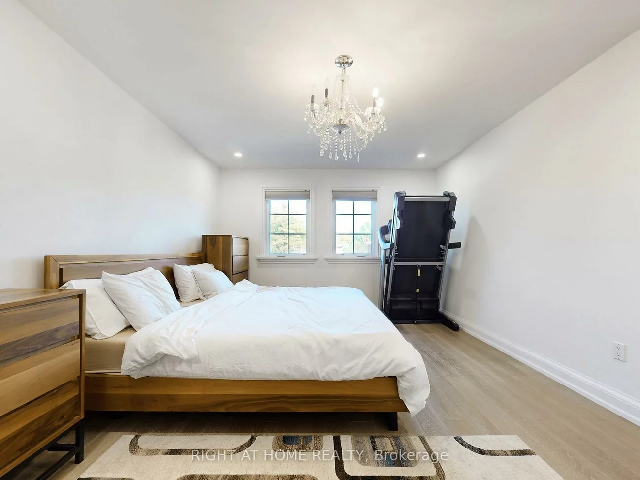 828, Leslie Valley, Huron Heights-Leslie Valley, Newmarket