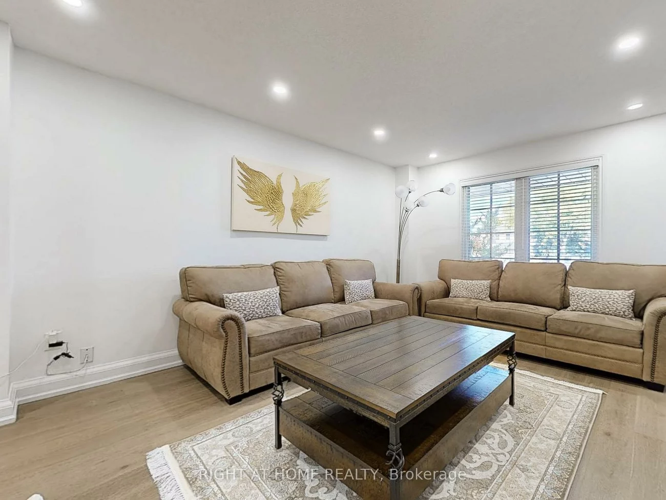 828, Leslie Valley, Huron Heights-Leslie Valley, Newmarket